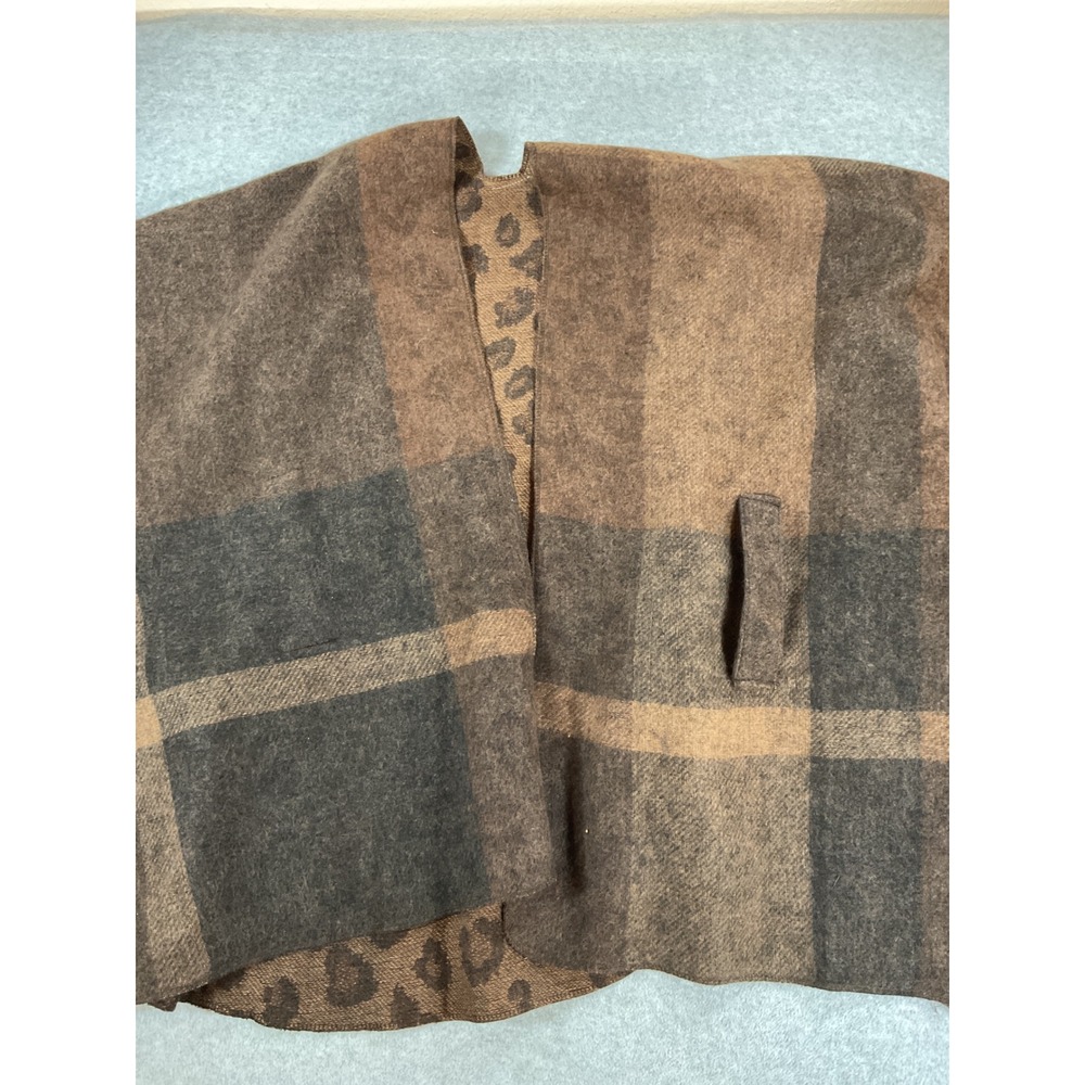 Woolrich Womens Reversible Plaid and Leopard Print Open Front Poncho OS 2716